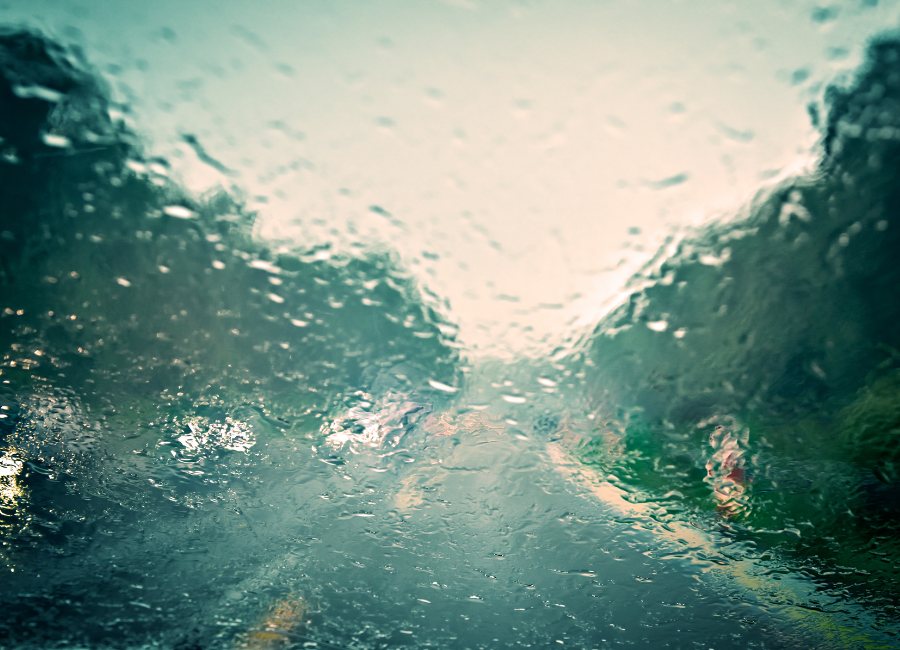 How to Stay Safe While Driving in Bad Weather?