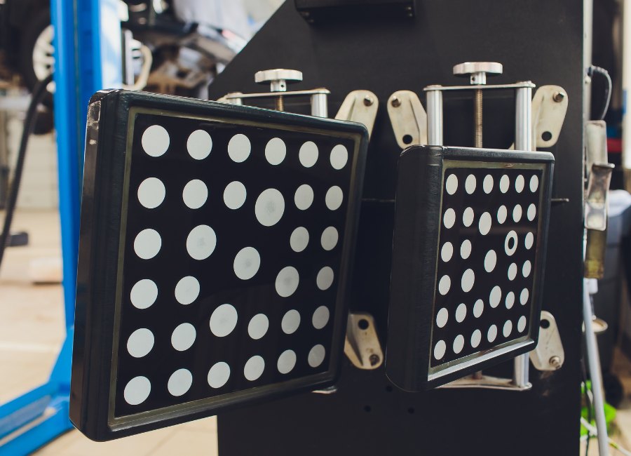 Computerized Frame Alignment vs. Traditional Alignment: What’s the Difference?